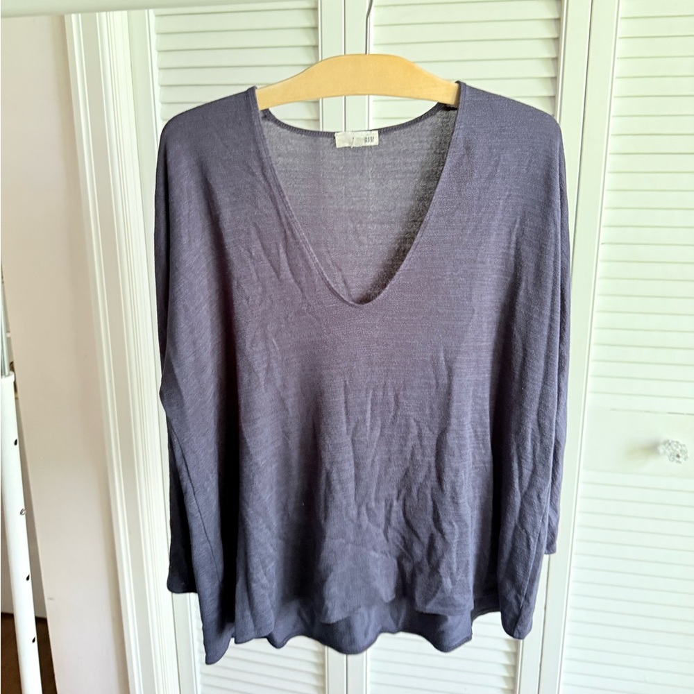 💙 Wilfred Free by Aritzia Navy V-Neck Long Sleeve – Size S
